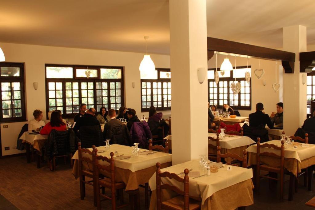 Hotel Al Verde Mandello del Lario Exteriör bild
